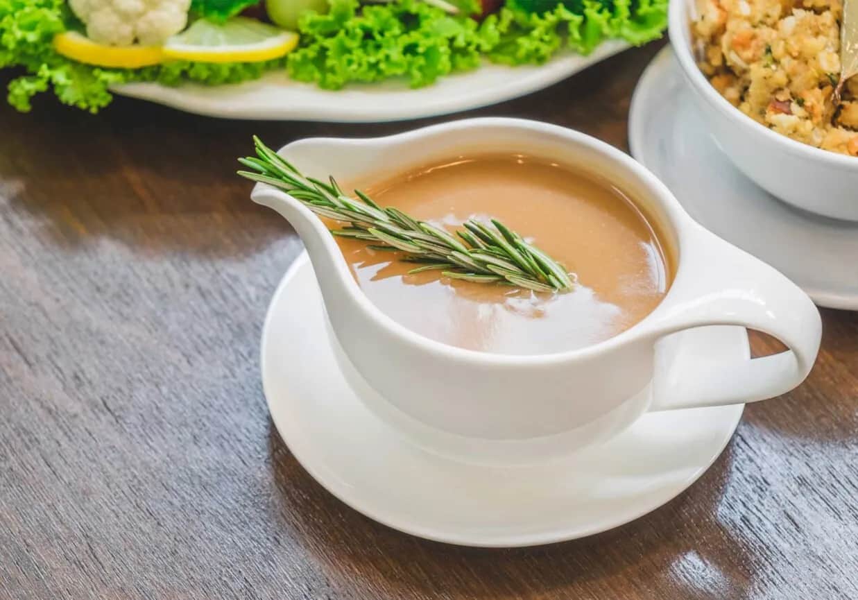 Jak zrobić sos z niczego? Uratuj obiad prostymi przepisami!