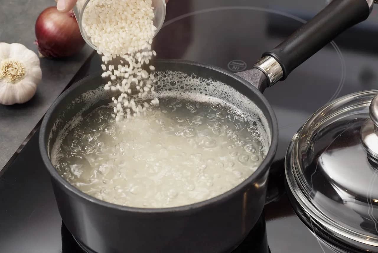 Idealny ryż do sushi: Opanuj sztukę gotowania krok po kroku