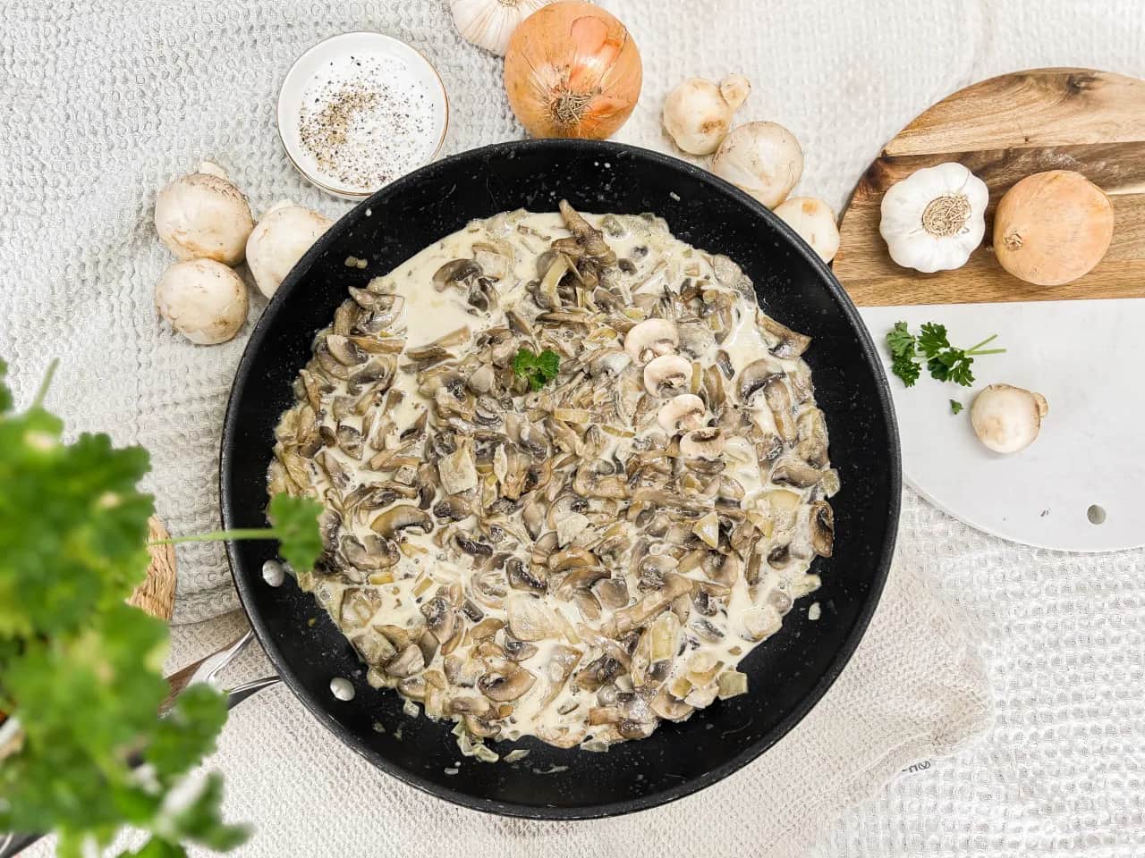 Sos pieczarkowy: Z czym podawać? Klasyka i nowe inspiracje